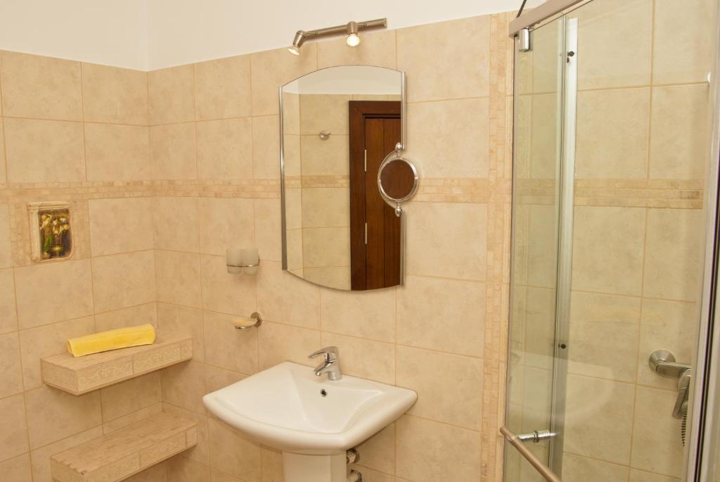 Hotel Belleville Ιάσιο Εξωτερικό φωτογραφία